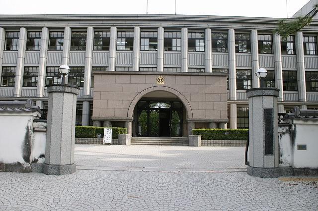 奈良県立郡山高等学校を卒業