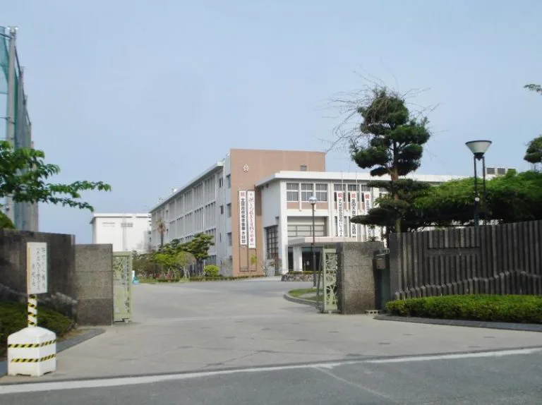 福岡工業高校を卒業
