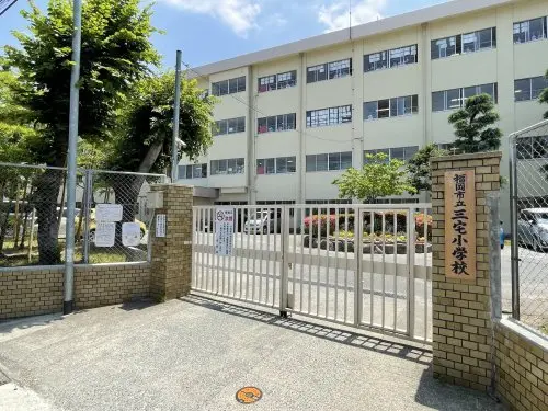 福岡市立三宅小学校を卒業