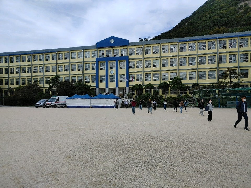 清雲中学校を卒業