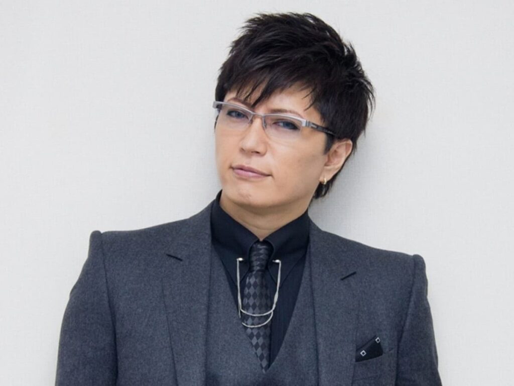 GACKTの学歴を徹底解説!偏差値69の守山高校から京都学園大学へ。ミステリアスな学生時代の真実