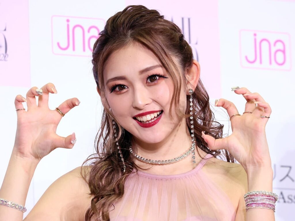 ゆうちゃみの学歴を徹底解説！大阪学芸高校から転校の真相！中学デビューから炎上を乗り越えた軌跡