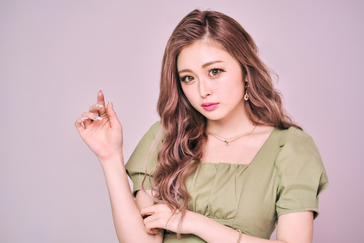 ゆうちゃみの学歴を徹底解説！大阪学芸高校から転校の真相！中学デビューから炎上を乗り越えた軌跡