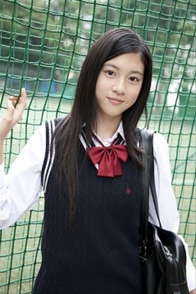 三吉彩花の高校時代を徹底解説！堀越高校でSEVENTEENモデルと女優業を両立した充実の3年間