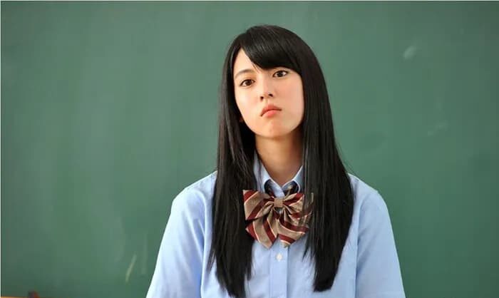 三吉彩花の高校時代を徹底解説！堀越高校でSEVENTEENモデルと女優業を両立した充実の3年間