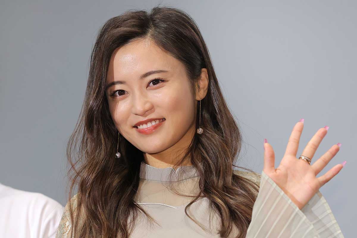 小島瑠璃子の学歴を徹底解説！偏差値70の超難関校出身、1日10時間勉強のガリ勉時代と大学中退の決断