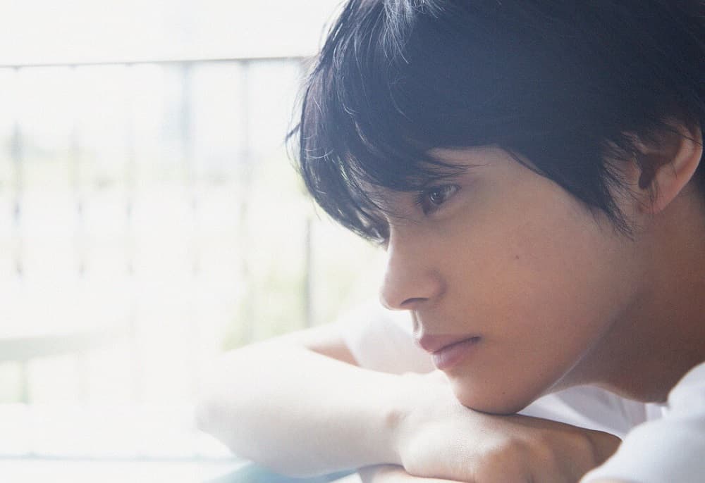 神尾楓珠の学歴を徹底解説！サッカー挫折から俳優への転身、高校転校の真相と芸能界での成長