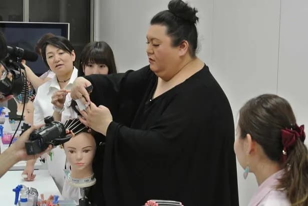 マツコ・デラックスは大学に進学していない！専門学校を選んだ理由と学歴の真実