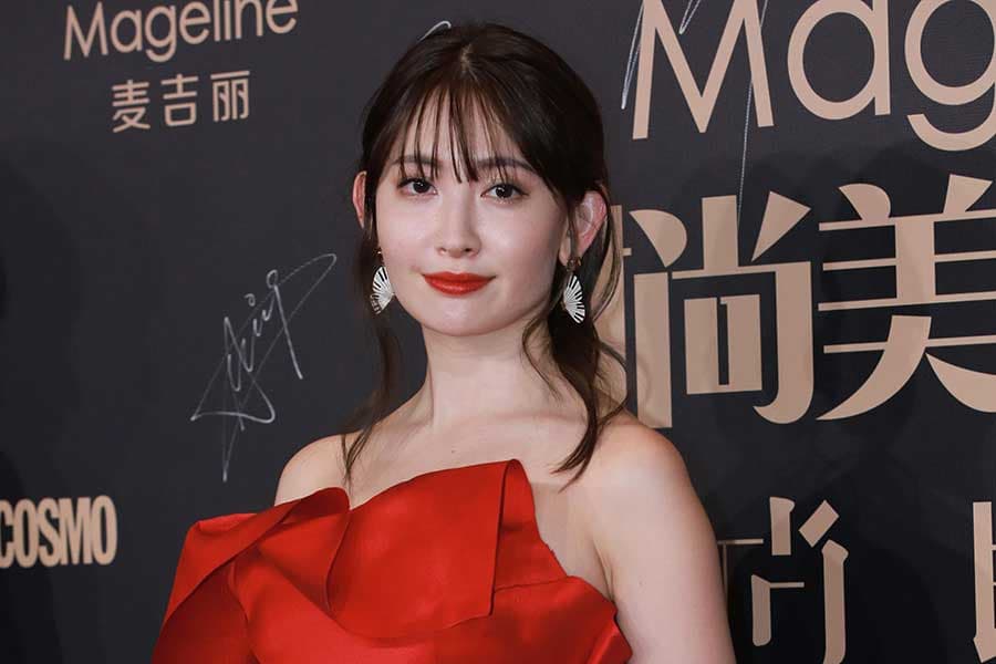 小嶋陽菜の学歴を徹底解説！高校転校の真相や大学進学しなかった理由、家族の教育方針まで